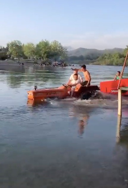 Tekne Görünümlü Traktörr (4)