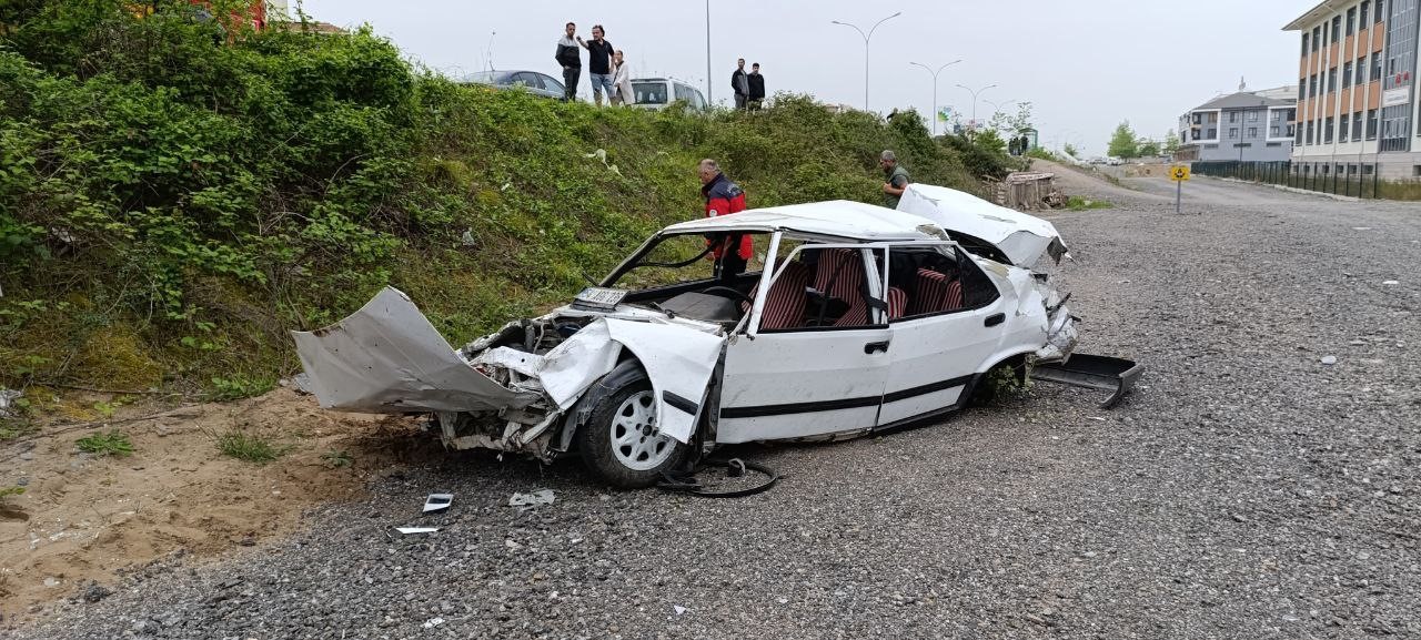 Tofaş Marka Otomobil Yayaya Çarptı (2)