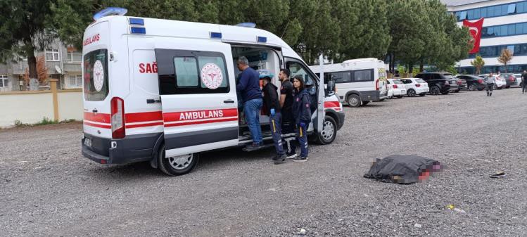 Tofaş Marka Otomobil Yayaya Çarptı (3)