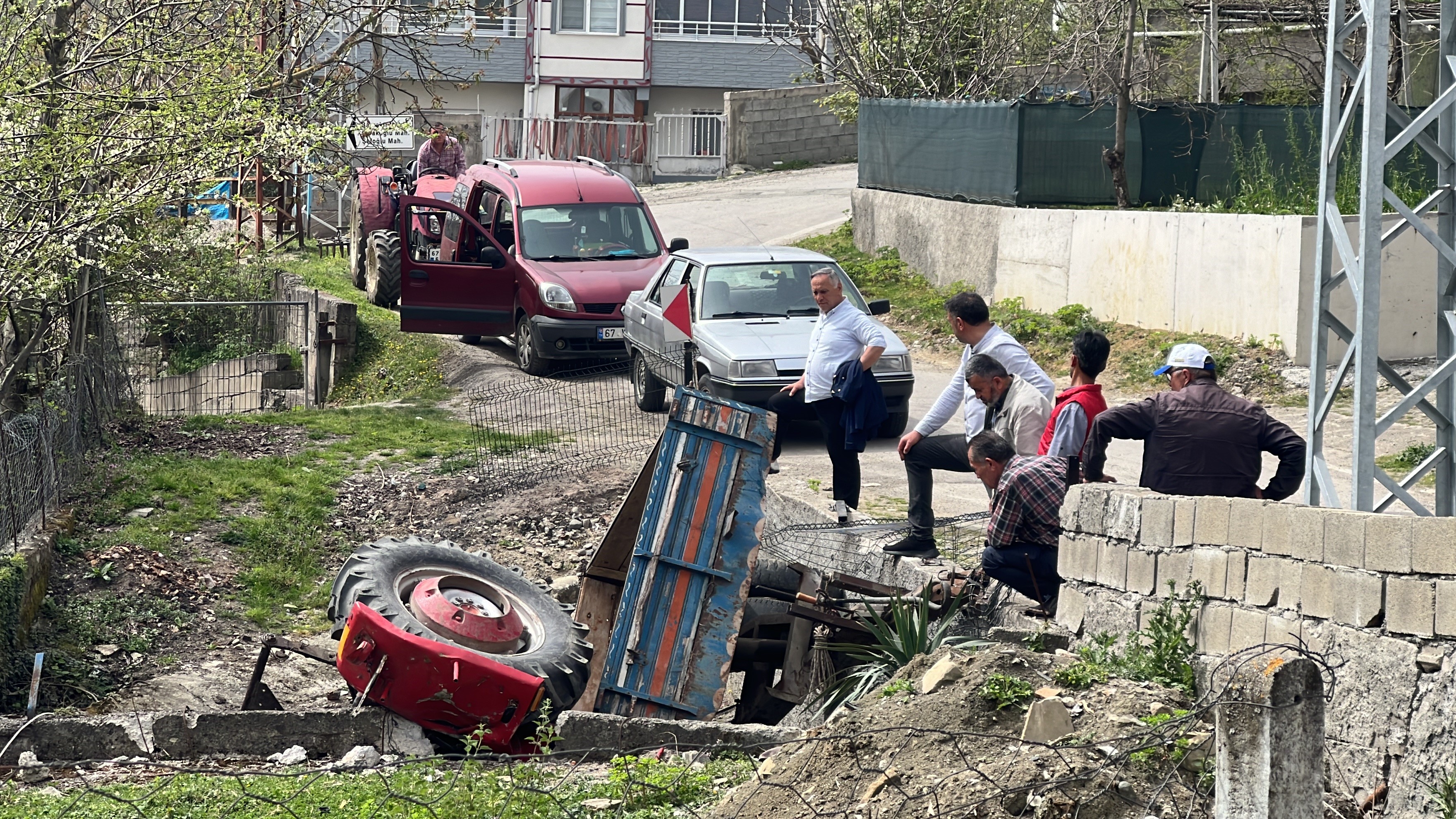 Traktör Devri̇ldi̇ (2)