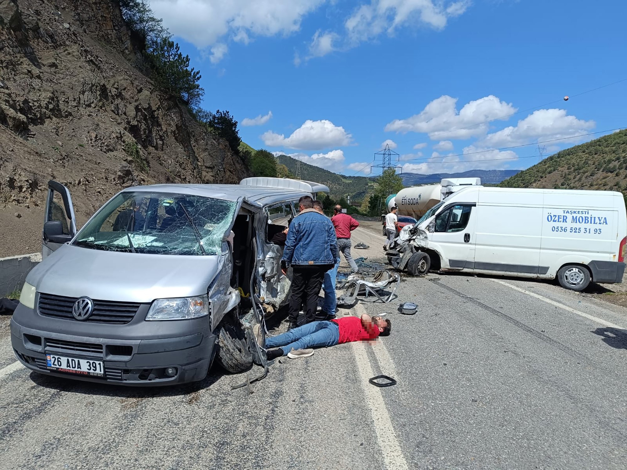 Üniversite Öğrencilerini Taşıyan Araç Kazaya Karıştı 3’Ü Ağır 15 Yaralı! (7)