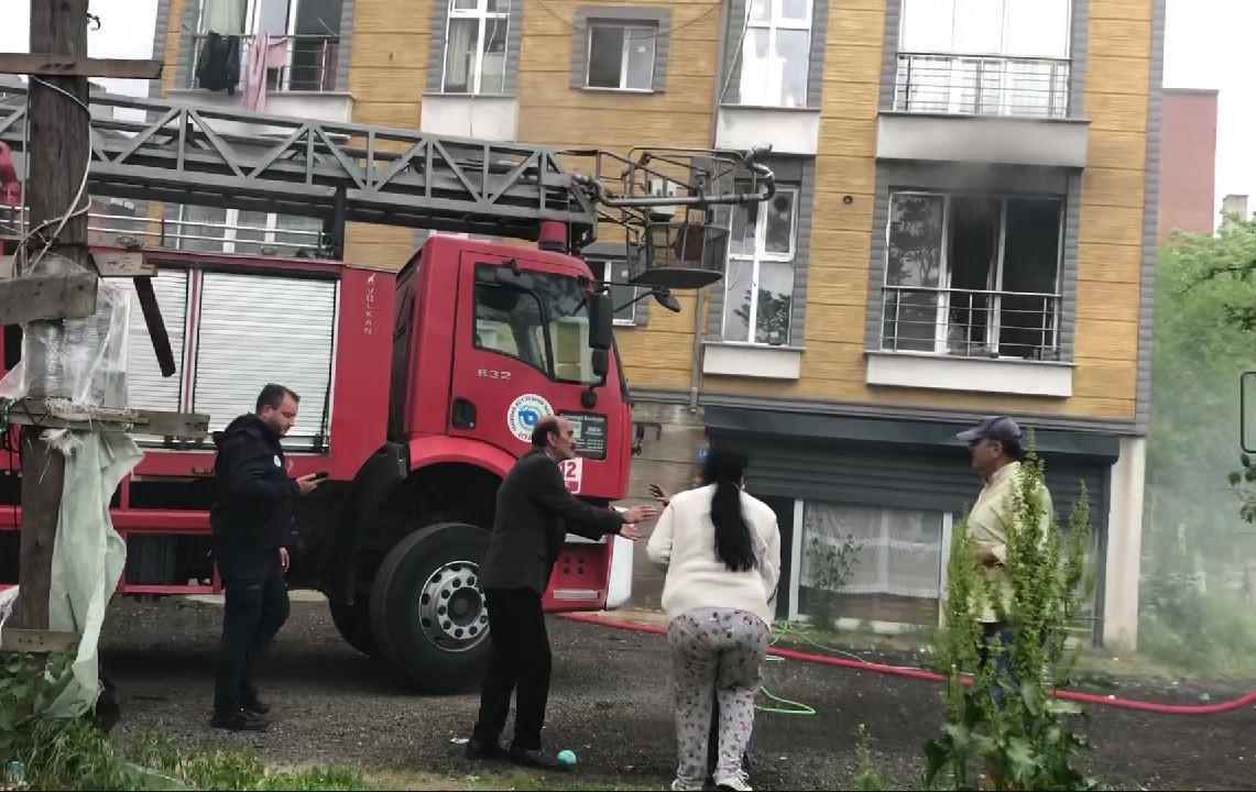 Yangında 3 Yaşındaki Çocuk Can Verdi Abisi Ise Ağır Yaralı! (3)