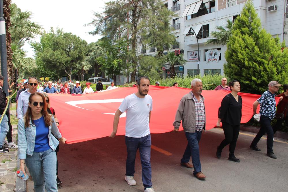 Manisa'da binlerce emekçi 1 Mayıs'ta bir araya geldi-3