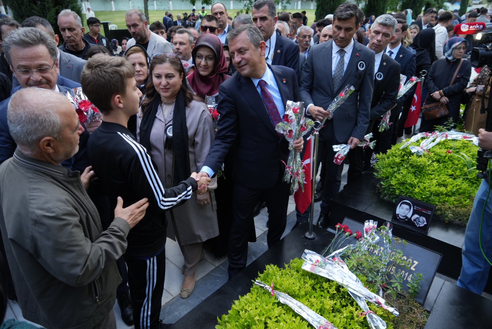 Soma'da maden şehitleri mezarları başında anıldı-3