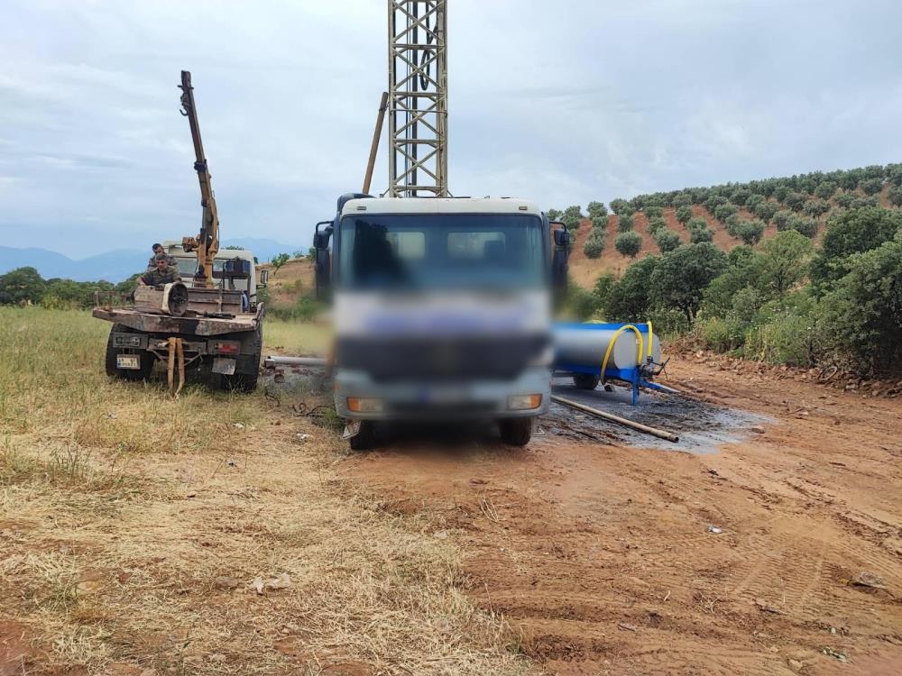 Salihli'de jandarma izinsiz sondaj yapana göz açtırmadı-1