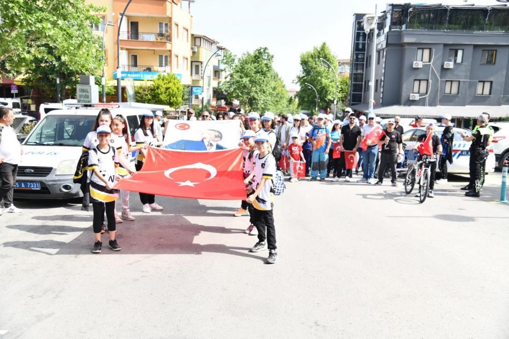 Yunusemre Belediyesi'nden 'Ata'ya Saygı' yürüyüşü-1