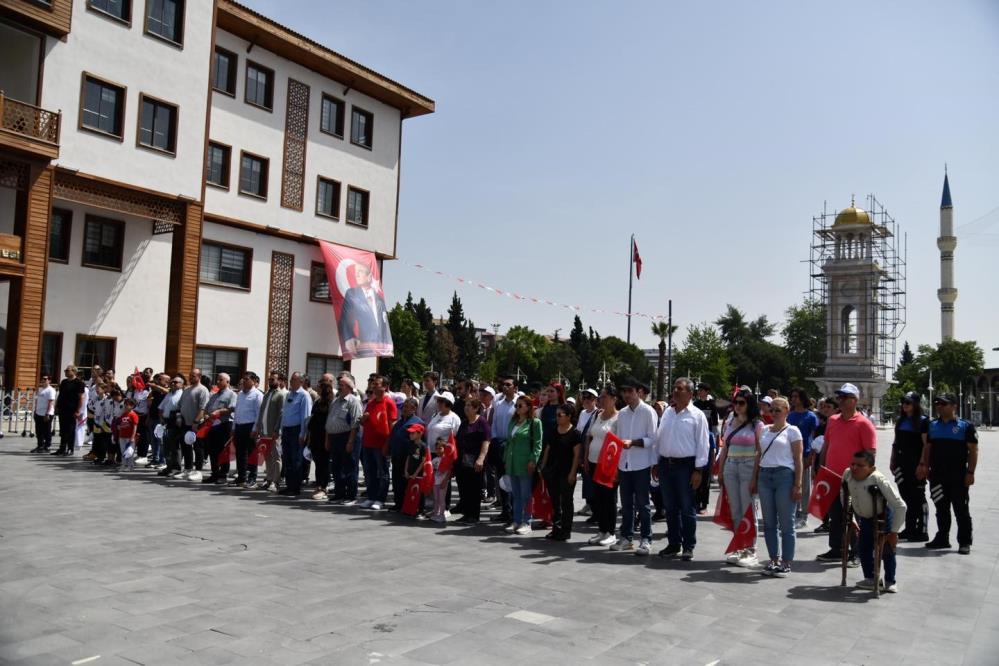 Yunusemre Belediyesi'nden 'Ata'ya Saygı' yürüyüşü