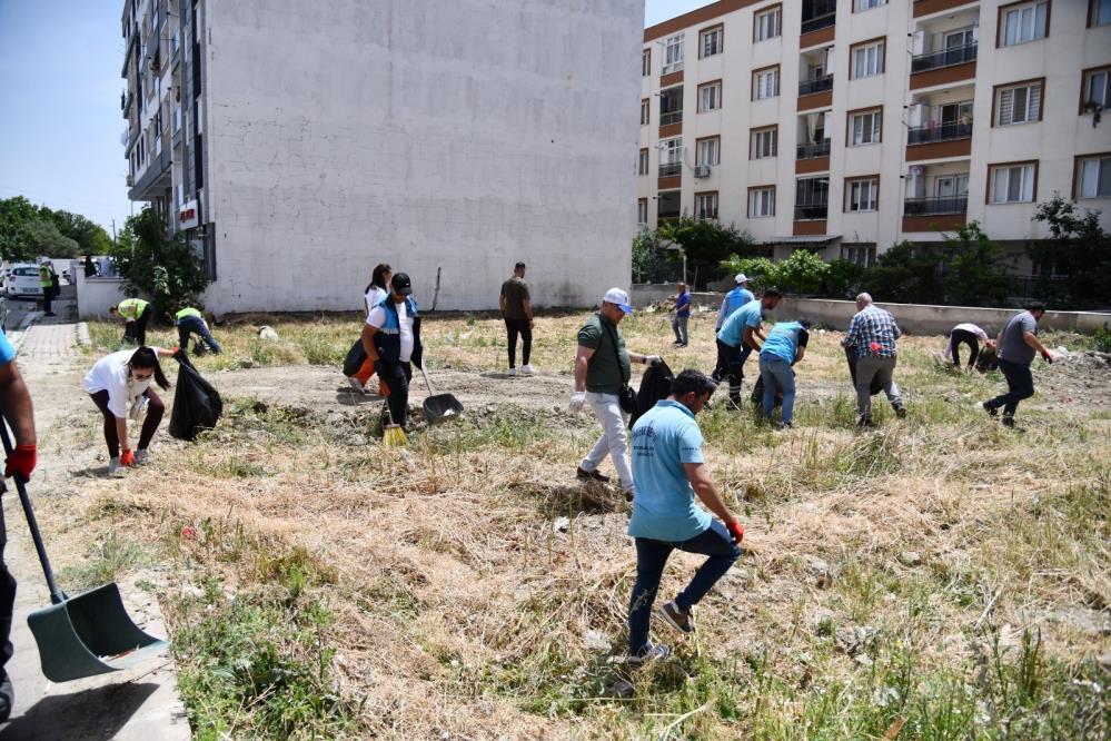 Yunusemre'de temizlik seferberliği Muradiye'de devam Ediyor-1