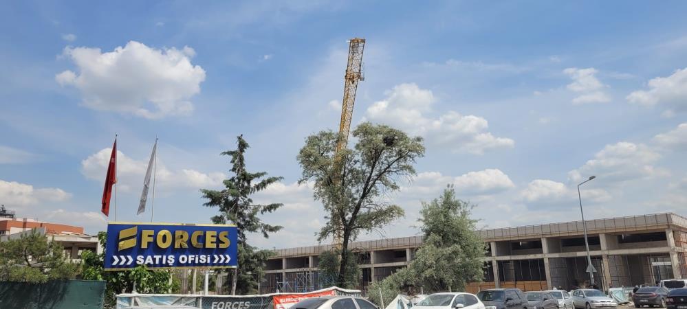 üzerine tahta parçası düşen inşaat işçisi baba ve oğlu hayatını kaybetti