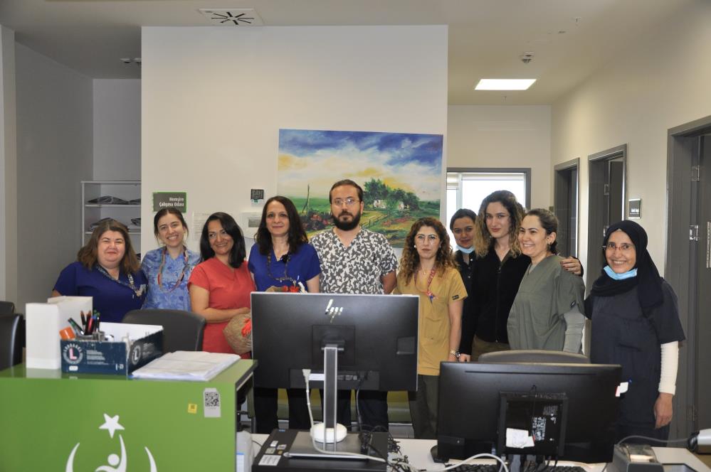 Manisa Şehir Hastanesi yönetiminden yılın hemşiresine tebrik