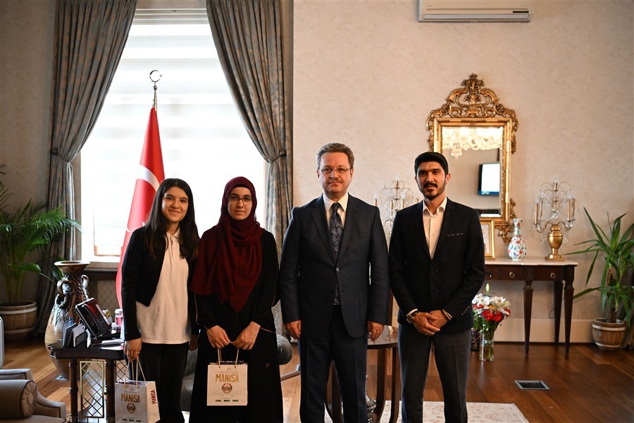 Vali Ünlü'den Şampiyon Öğrencilere Tebrik