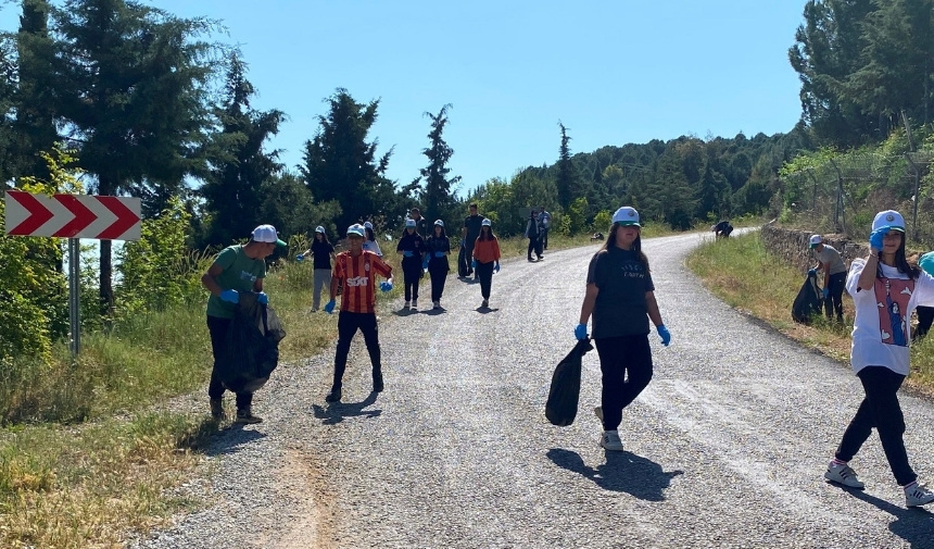 Alaşehir'de Ormanları Korumak Için Çevre Temizliği Yaptılar (5)