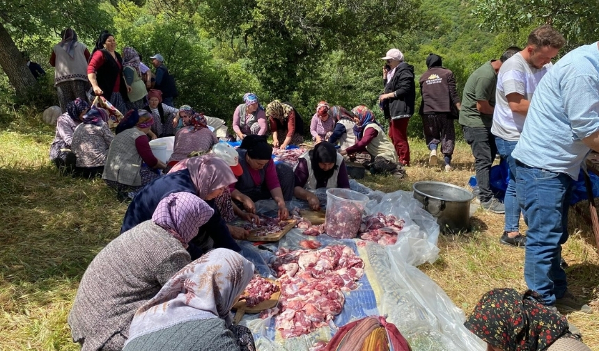 Sarıgöl'de Bolluk Ve Bereket Için 35 Adak Kesildi! (4)