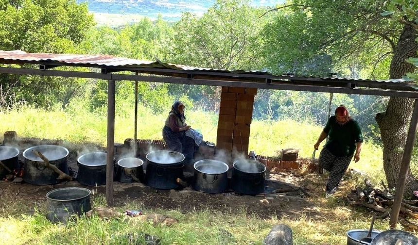 Sarıgöl'de Bolluk Ve Bereket Için 35 Adak Kesildi! (5)