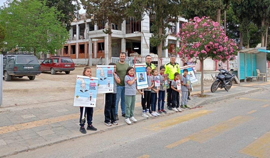 Sarıgöl'de İlkokul Öğrencilerine Trafik Kuralları Eğitimi Verildi 3