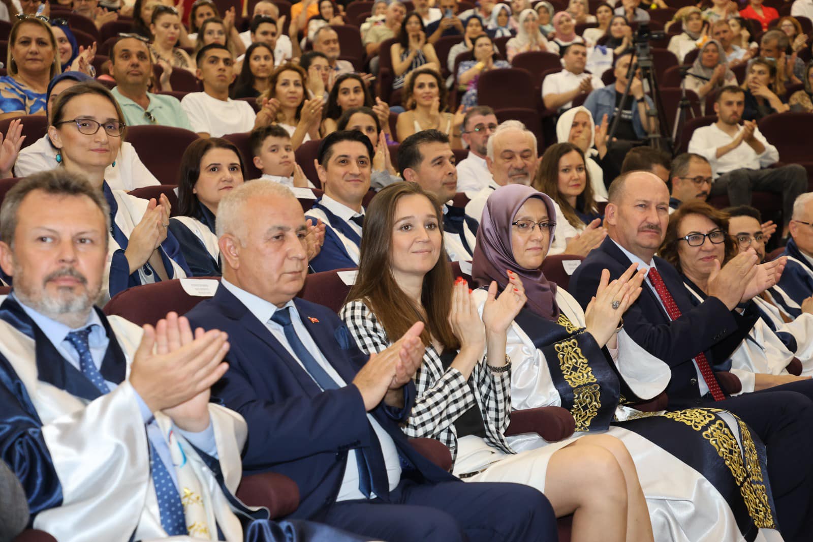 CBÜ mezuniyet töreninde heyecan ve gurur bir arada