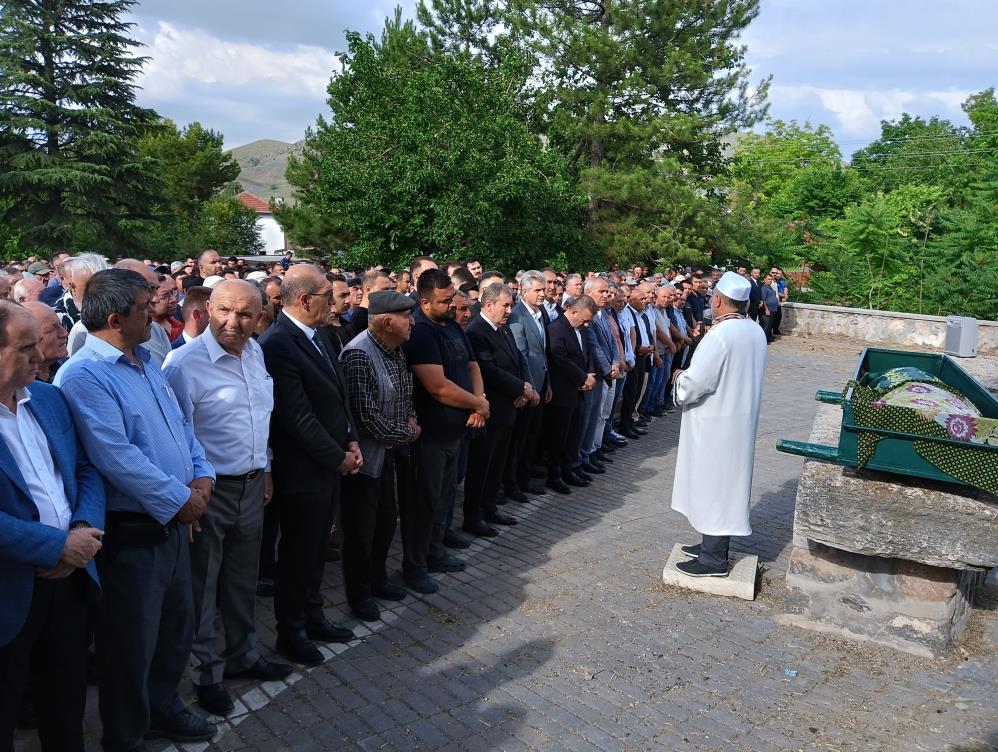 22 yaşındaki kadın reklam panosunun üzerine düşmesi sonucu hayatını kaybetti