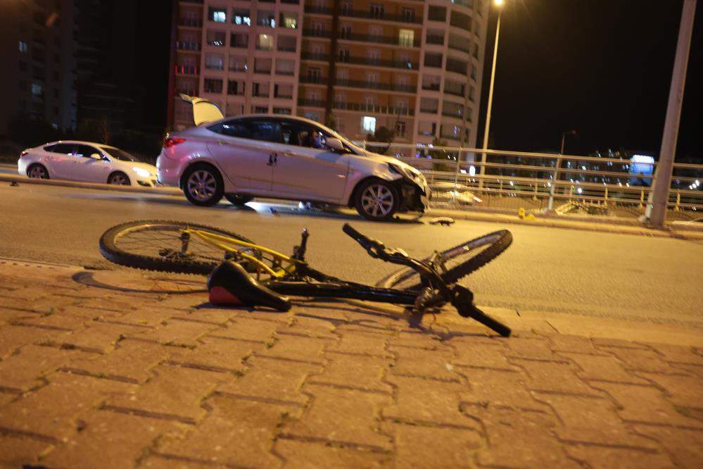 Bisikletli çocuklara araba çarpması sonucu 1 ölü 1 ağır yaralı