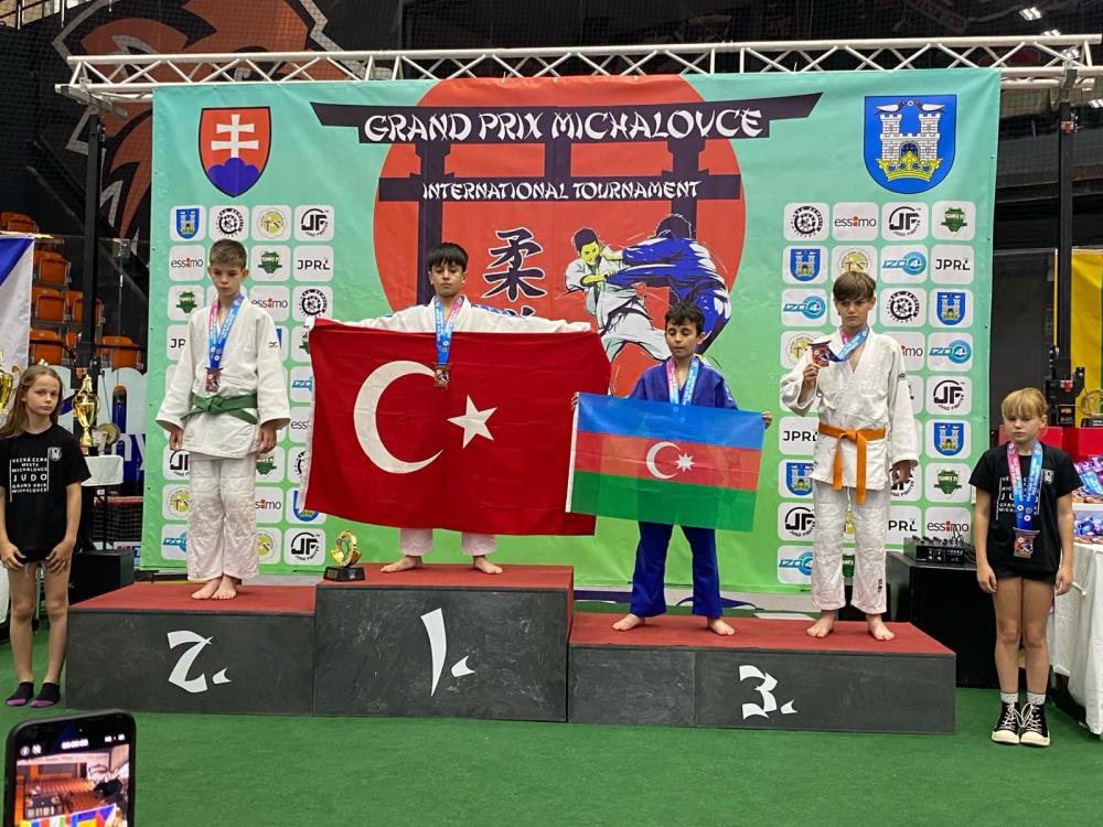 Manisa BBSK judo takımından büyük başarı