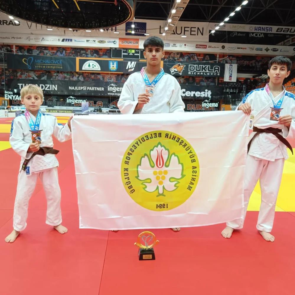 Manisa BBSK judo takımından büyük başarı