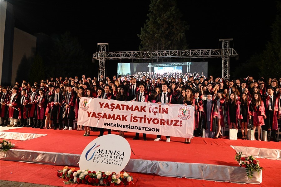 Manisa CBÜ'de mezuniyet heyecanı!