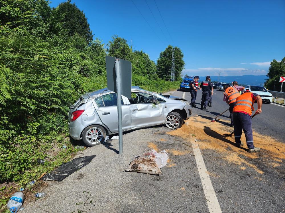 refüjdeki direğe çarptı