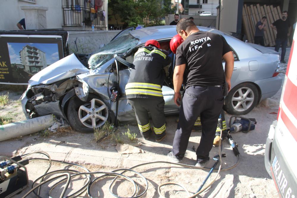 İşçi servisi ile otomobil çarpıştı: 5 yaralı!