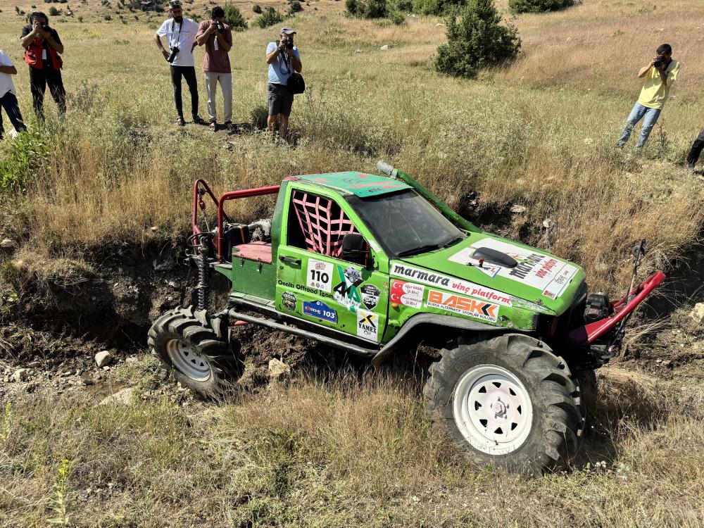 Çukurca'da adrenalin dolu Off-Road gösterisi