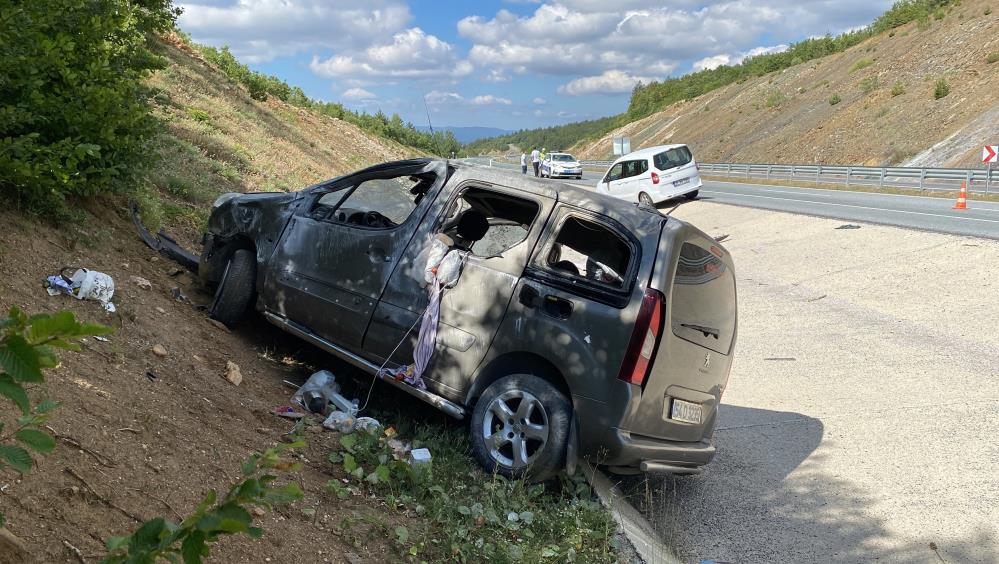 Hafif ticari araç takla attı! 3'ü çocuk 5 yaralı