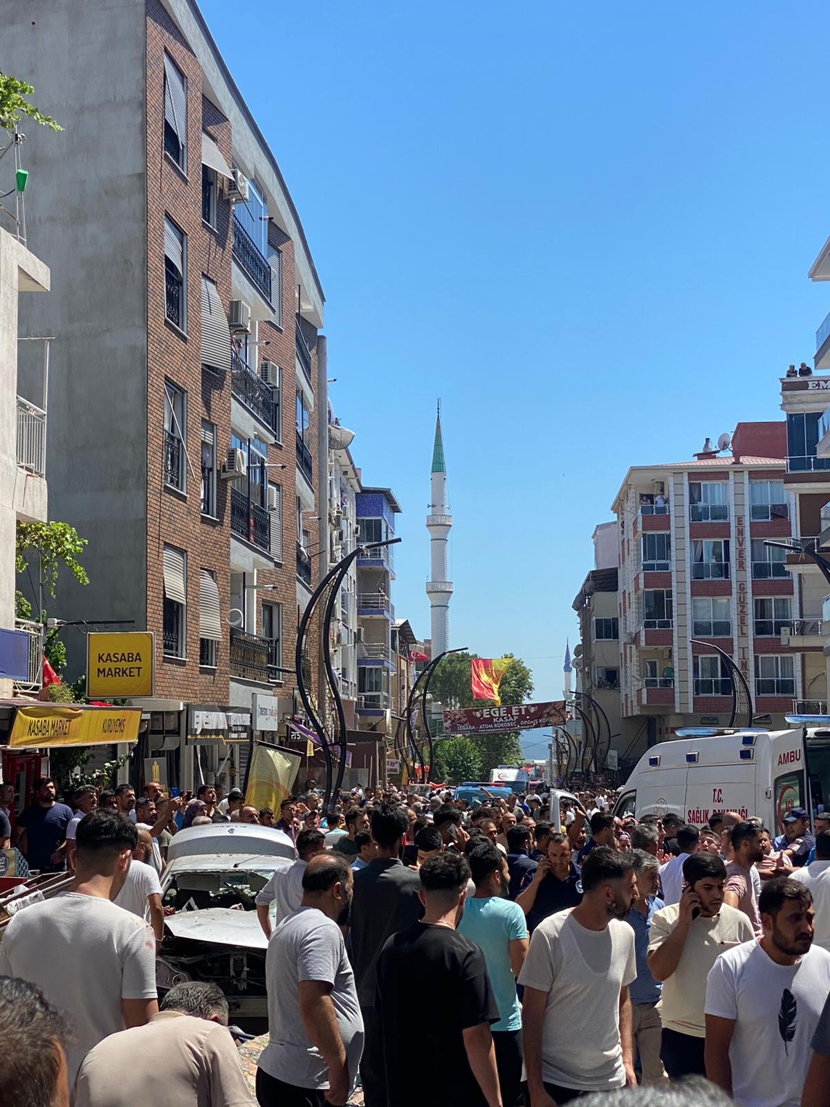 İzmir'de doğal gaz patlaması: 2 ölü, 16 yaralı