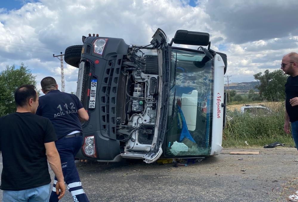 Beton mikseri devrildi: 1 yaralı!