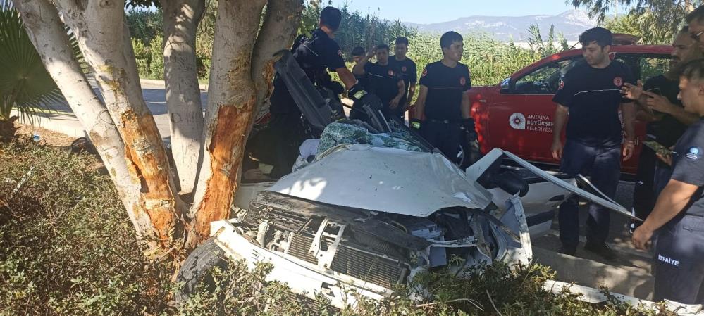 Trafik kazası bir aileyi hayattan kopardı