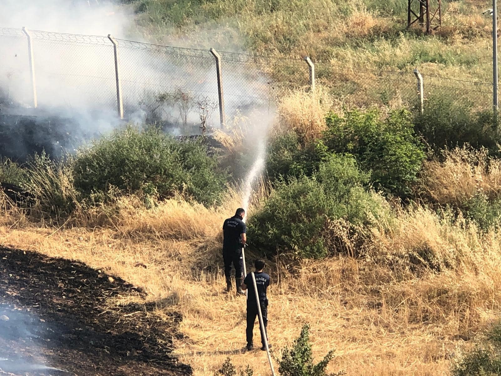 Manisa'da Yangın Korkusu! Turgutlu'da Çepnidere Mahallesi'nde Arazi Yangını Kontrol Altına Alındı