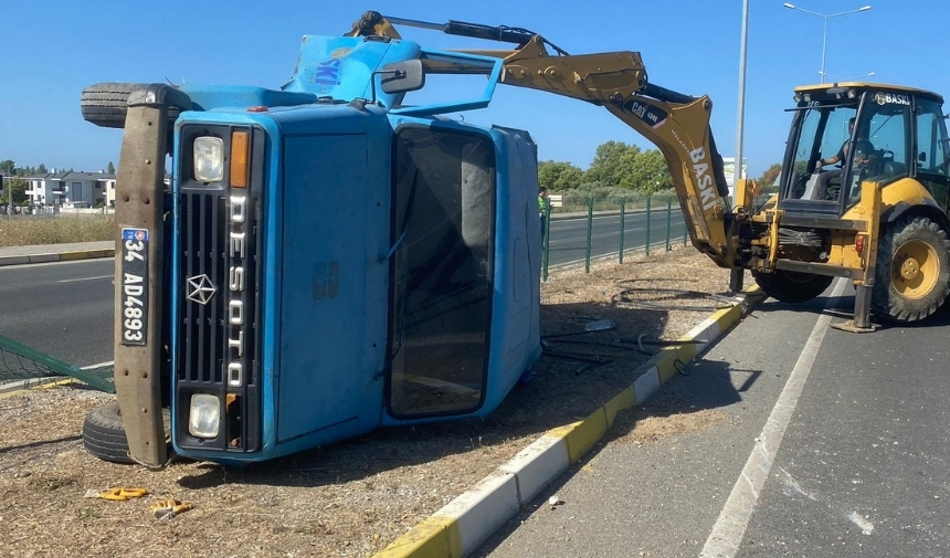 Kamyonet Devrildi 1 Ölü, 2 Yaralı! (1)-1