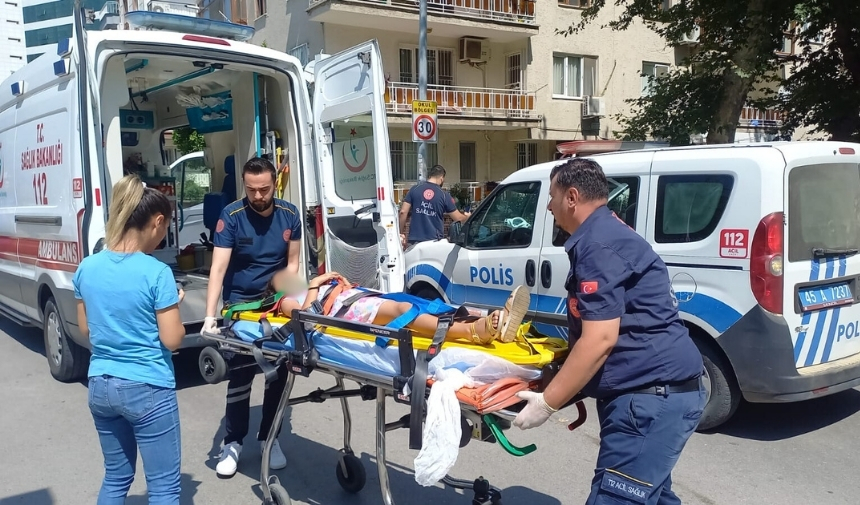 Manisa'da Motosiklet Çarpması Sonucu Çocuk Yaralandı (2)