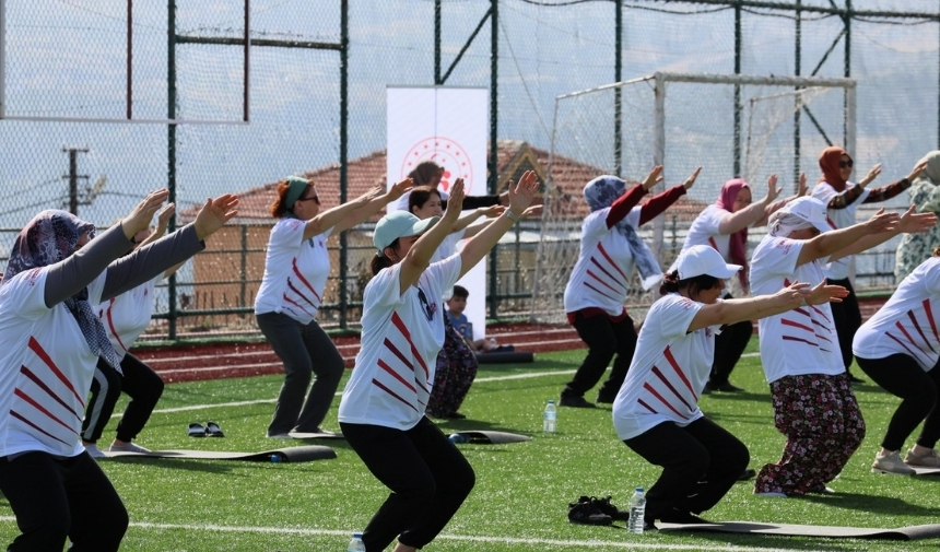 Manisa'da Spor Etkinliğine Kadınlardan Yoğun Ilgi! (2)