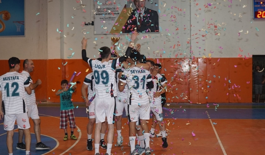 Manisa'da Voleybol Turnuvasının Kazananları Belli Oldu! (1)
