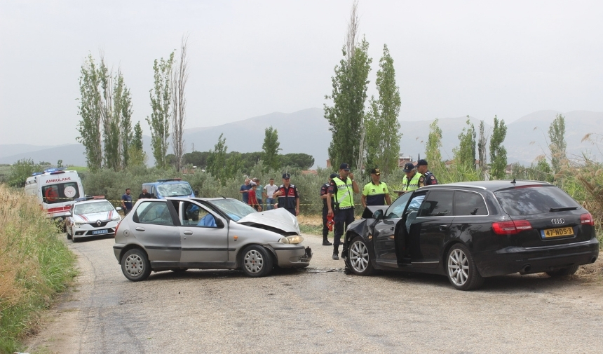 Salihli'de Feci Trafik Kazası 2 Ölü, 2 Yaralı! (5)