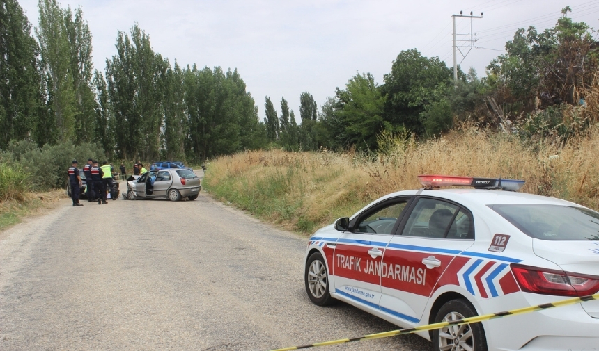 Salihli'de Feci Trafik Kazası 2 Ölü, 2 Yaralı! (6)