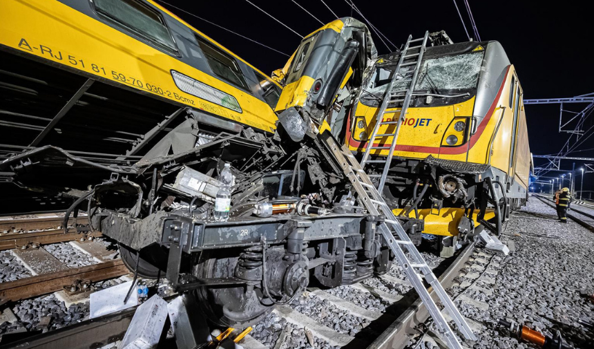 Tren Faciasında 4 Kişi Hayatını Kaybetti! Çok Sayıda Yaralı Var 22