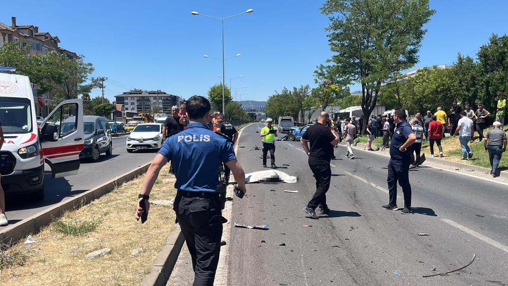 Tofaş ortadan ikiye bölündü! 2 ölü 3 yaralı