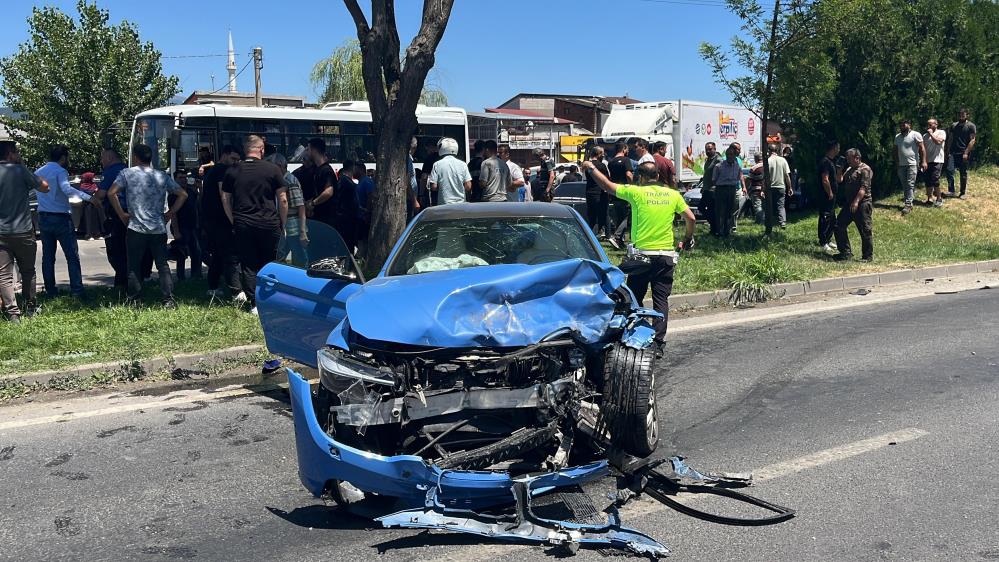 Tofaş ortadan ikiye bölündü! 2 ölü 3 yaralı