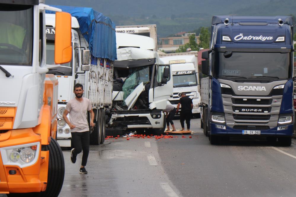 Zincirleme trafik kazası: 3 yaralı