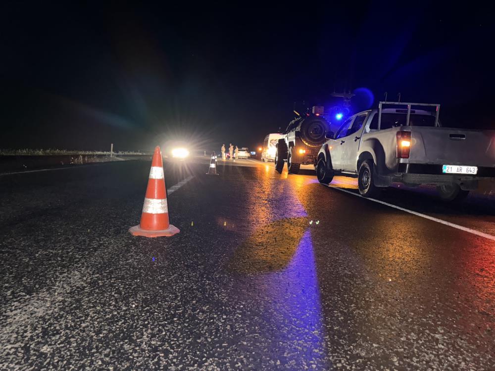 Diyarbakır-Bingöl karayolunda silahlı saldırı: 3'ü ağır 6 yaralı