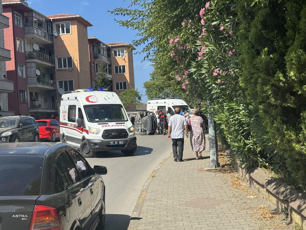 ambulansı sollamaya çalışınca kaza yaptı-2