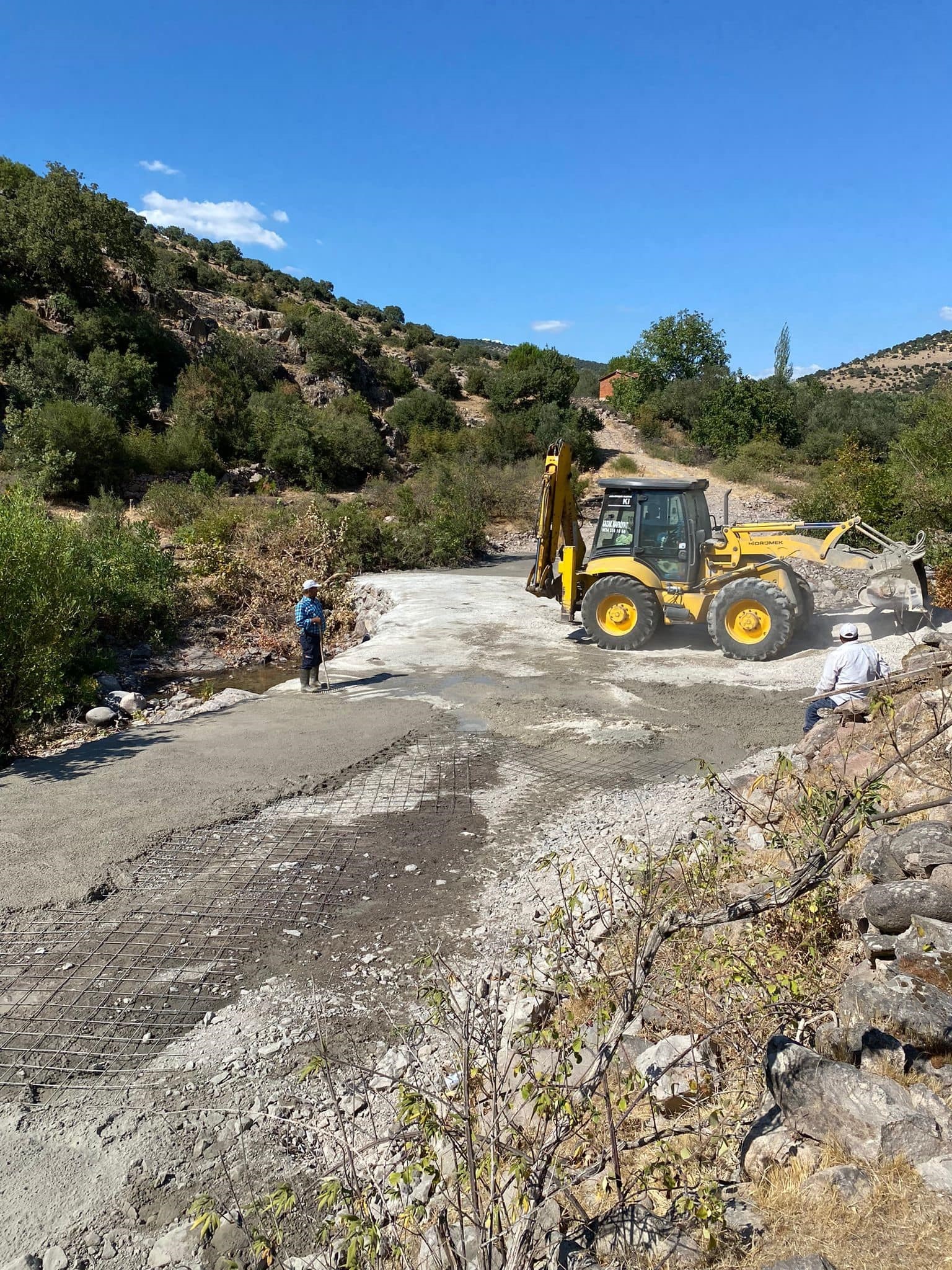 Manisa'da arazi yollarında hummalı çalışma-11