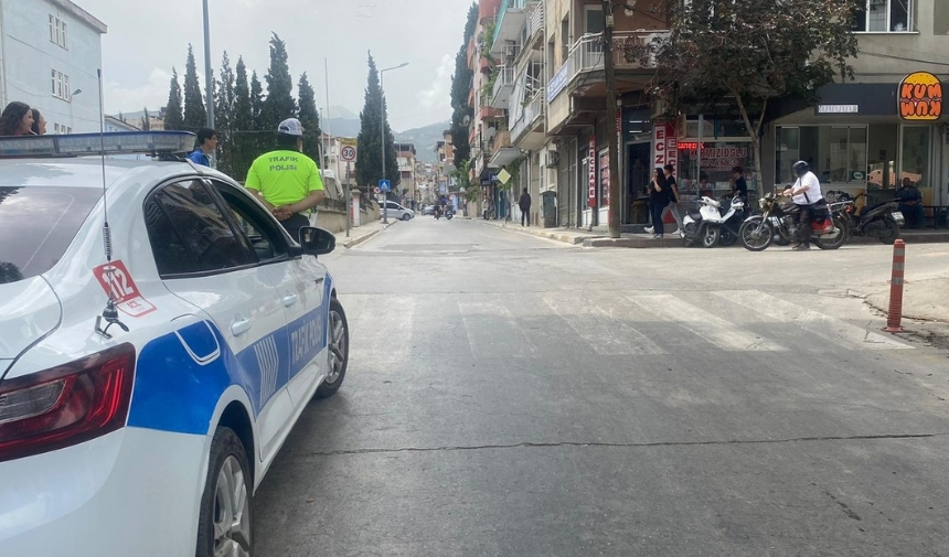 Alaşehir'de Kuvayi Milliye Caddesi’nde Tek Yön Kuralına Uymayanlara Ceza Yağdı! (2)