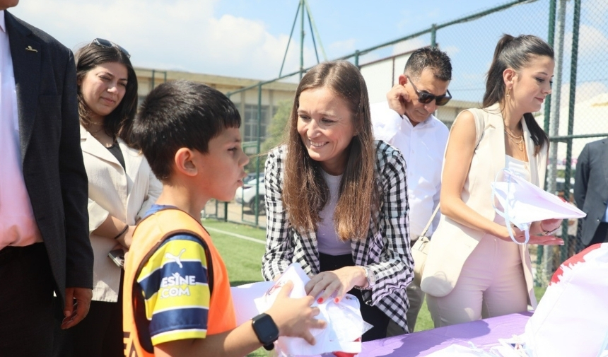 Başkan Durbay Futbol Kursu Öğrencilerini Ziyaret Etti! (5)