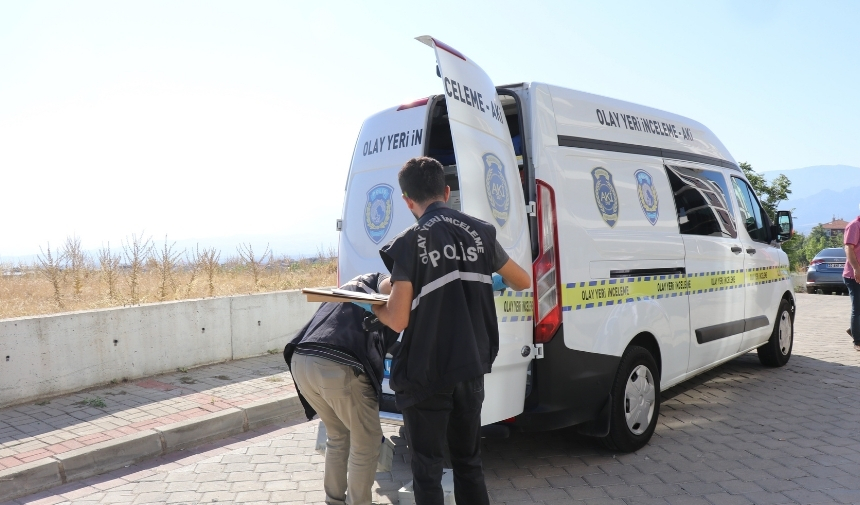 İkinci Kattan Düşen Kadın Hayatını Kaybetti (3)