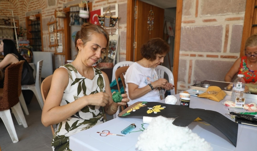 Kadınlar Şehzadeler’in Kurslarında Hem Öğreniyor Hem Özgürleşiyor (1)